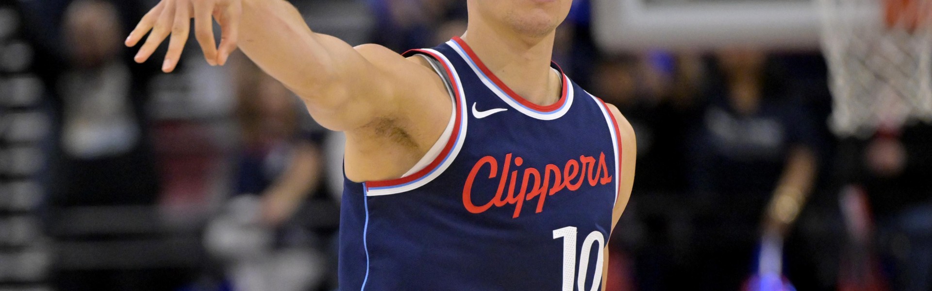 名记：博格丹遭遇腿筋撕裂 将前往洛杉矶由快船负责后续治疗